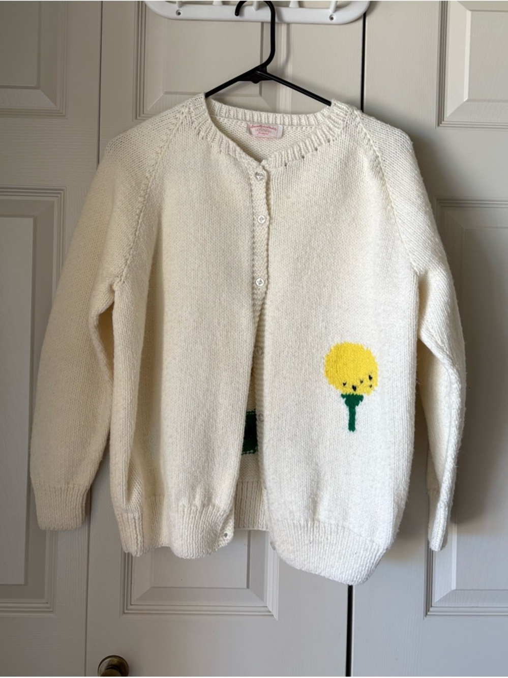 Vintage 1950s hand-knit cardigan. Features a female golfer and ball. Kitchey